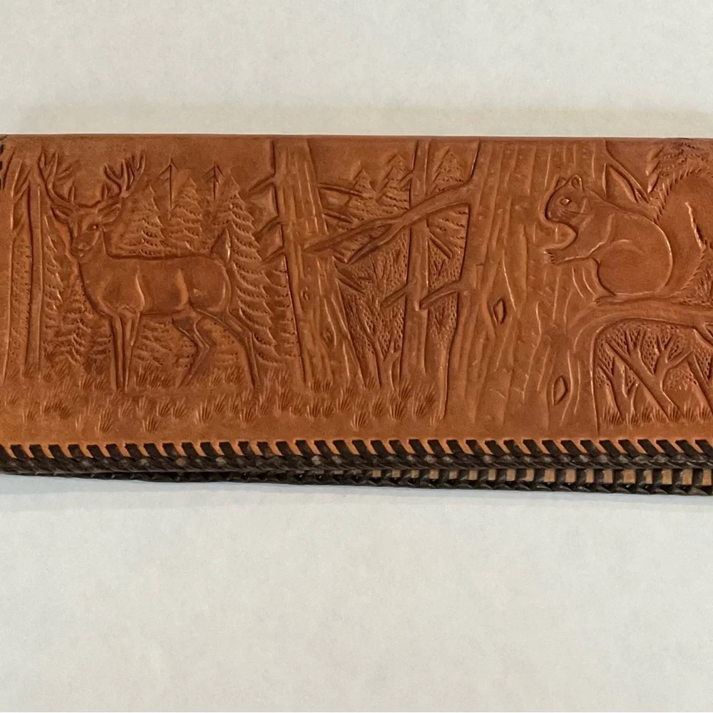 VINTAGE HAND TOOLED LEATHER‎ BILL HOLDER ENGRAVED HAZEL BISHOP